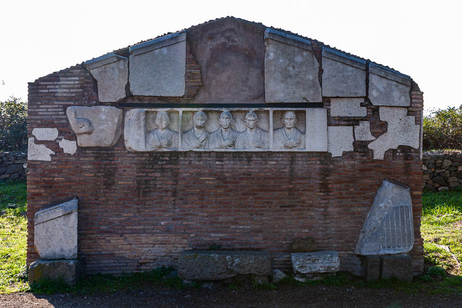 Via Appia Antica : tombeau d'Hilarus Fuscus