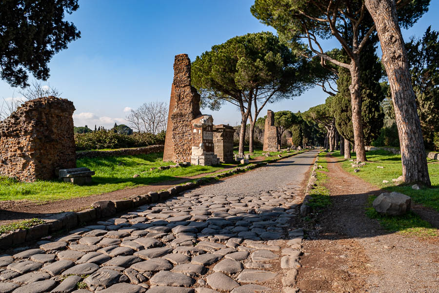 Via Appia Antica : tombeau d'Hilarius Fuscus