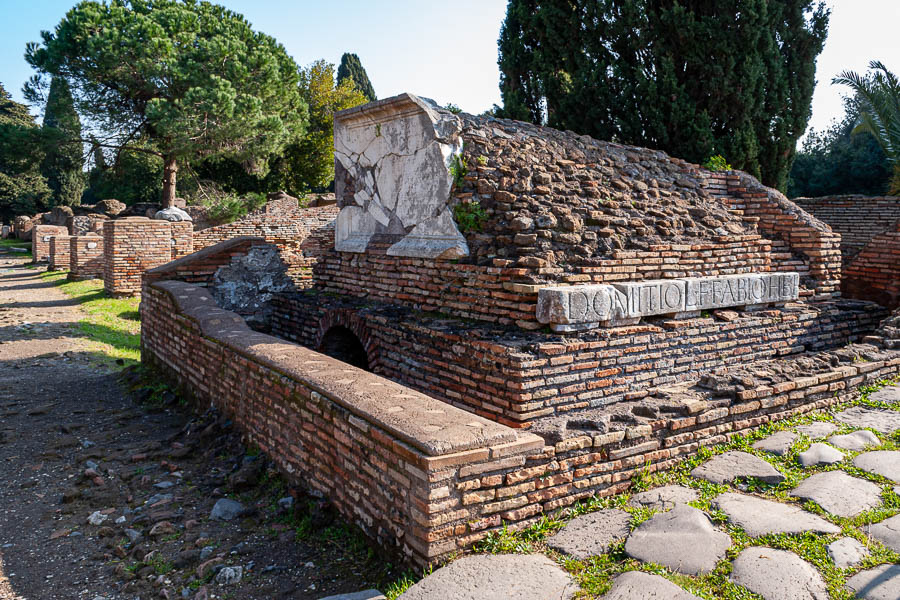 Ostia Antica : nécropole