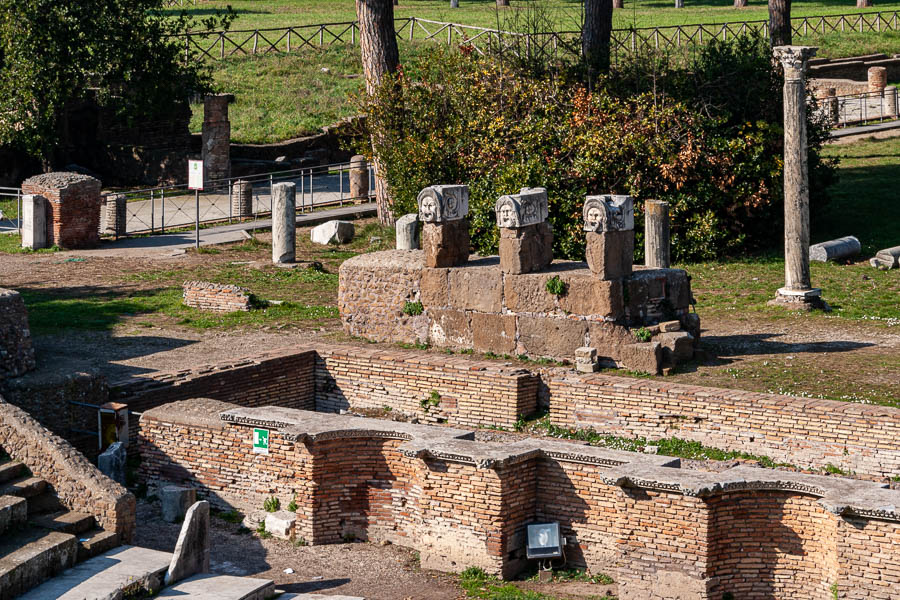 Ostia Antica : théâtre, masques