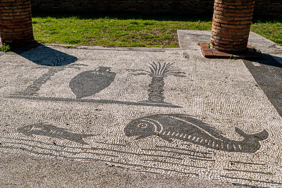 Ostia Antica : place des corporations