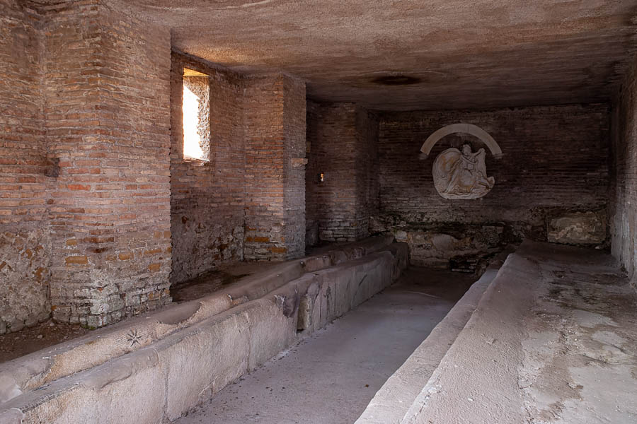 Ostia Antica : temple de Mithra des sept sphères
