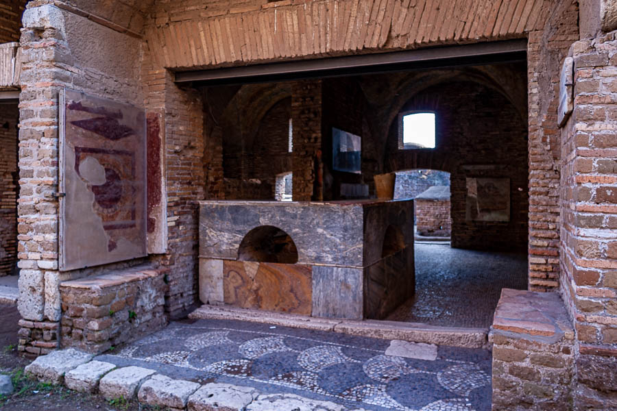 Ostia Antica : taverne de la via Diana