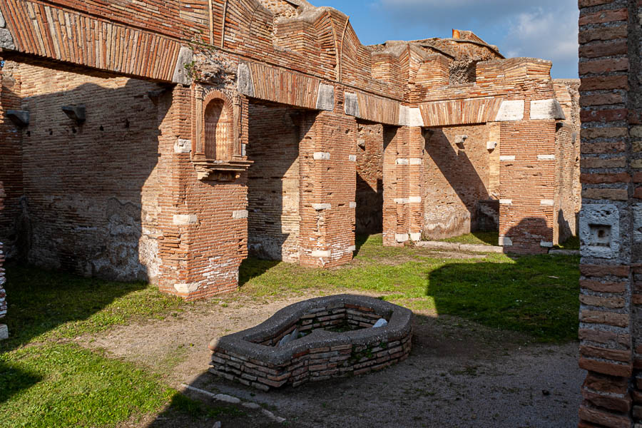 Ostia Antica : boutique des Lares