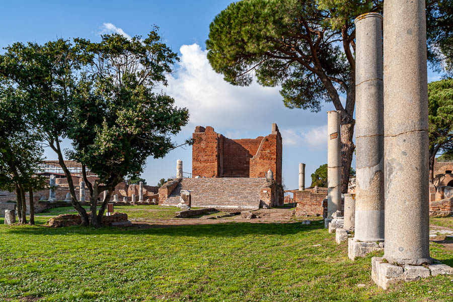 Ostia Antica : capitole et forum