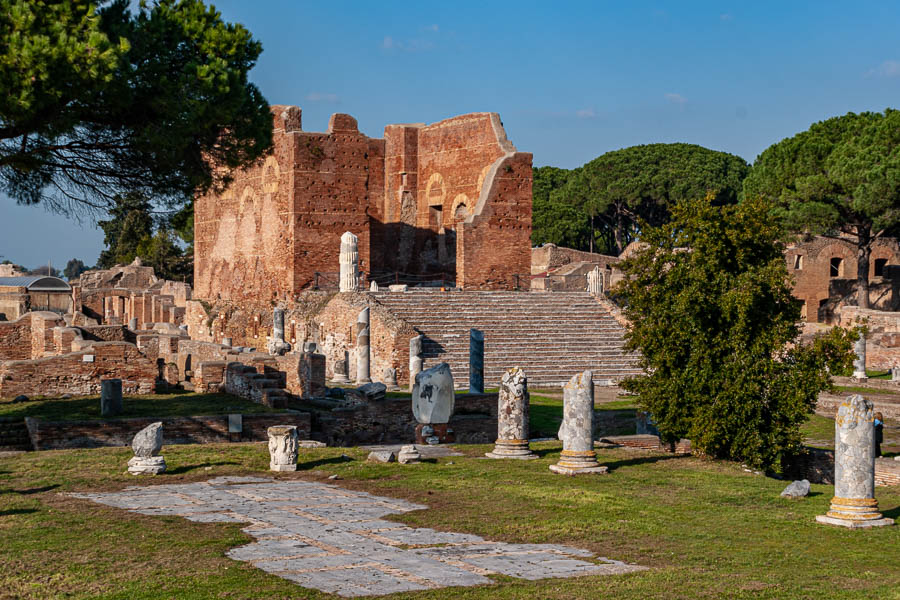 Ostia Antica : capitole et forum