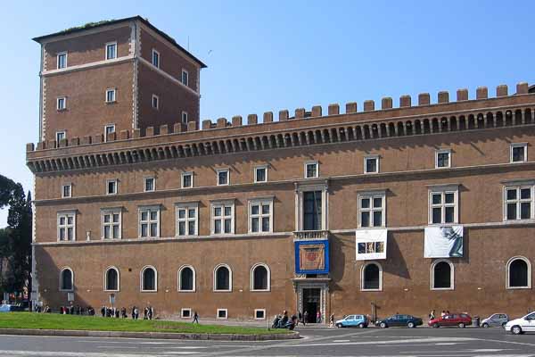 piazza Venezia : palais de Venise (1455)