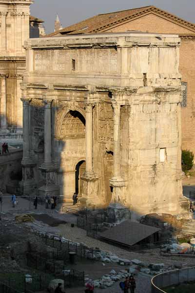 Forum : arc de Septime Sévère (203)