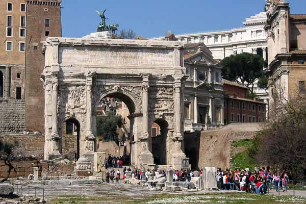 Forum : arc de Septime Sévère (203)