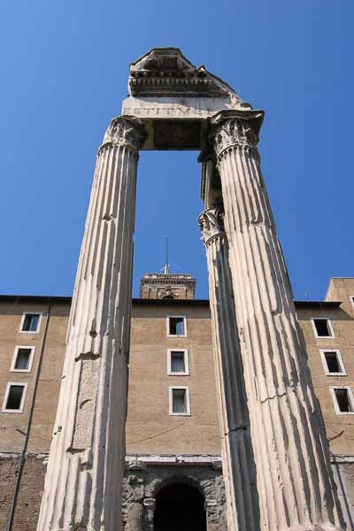 Forum : temple de Vespasien