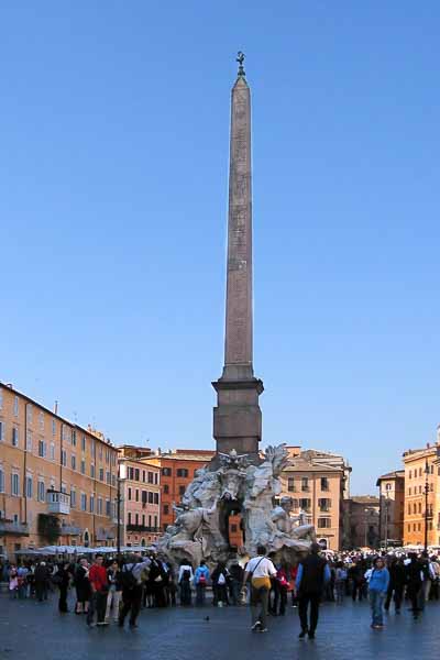 place Navone : fontaine des Quatre-Fleuves par le Bernin (1651)