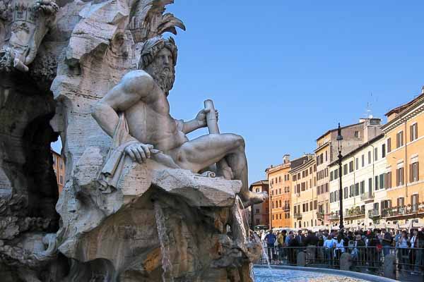 place Navone : fontaine des Quatre-Fleuves par le Bernin, le Gange