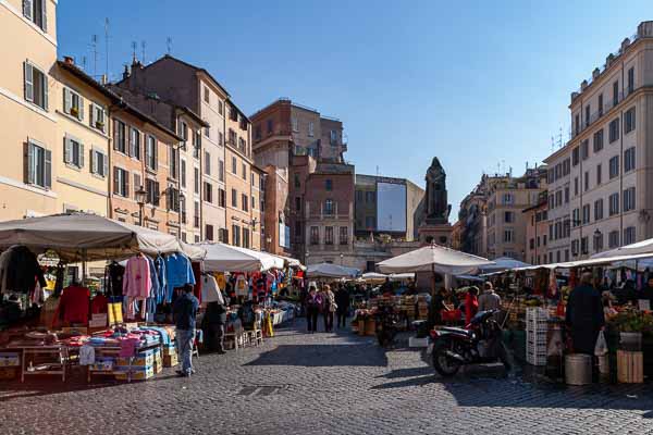 campo dei Fiori : statue de Giordano Bruno, brûlé vif en 1600 pour hérésie