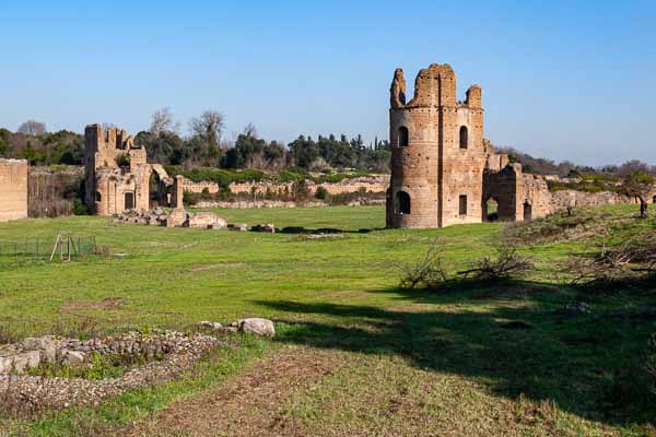Via Appia Antica : cirque de la Villa Romulus