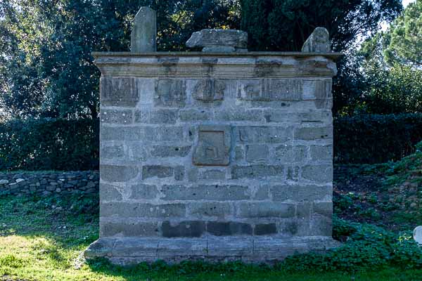Via Appia Antica : tombeau dorique