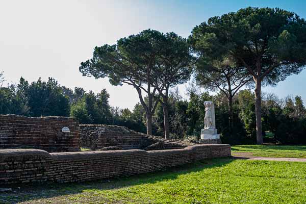 Ostia Antica : place de la Victoire