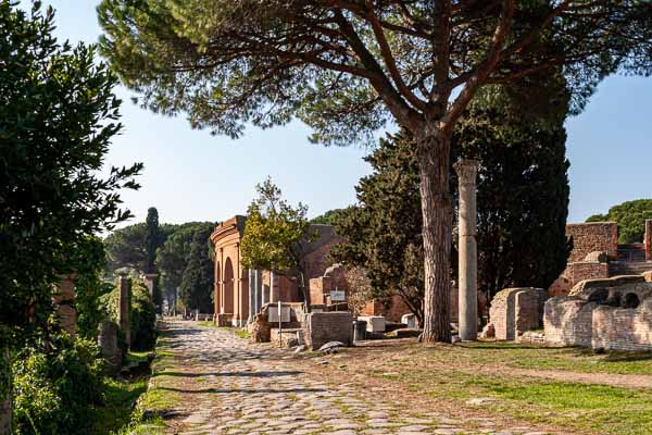 Ostia Antica : Decumanus Maximus près du théâtre