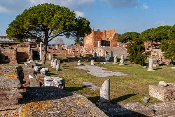 Ostia Antica : capitole et forum