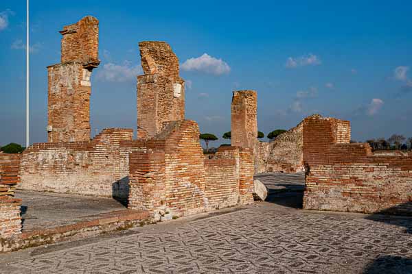 Ostia Antica : thermes de la porte marine