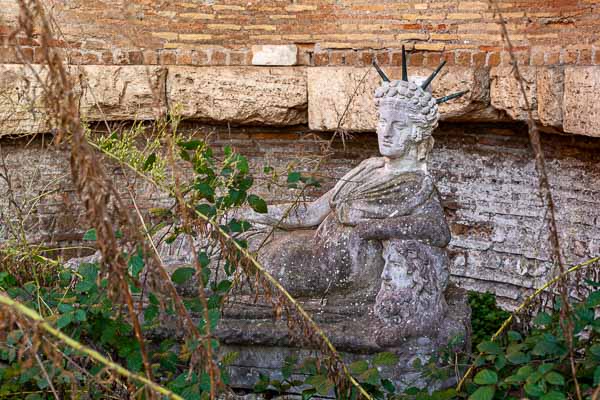 Ostia Antica : esplanade de la Magna Mater, temple d'Attis