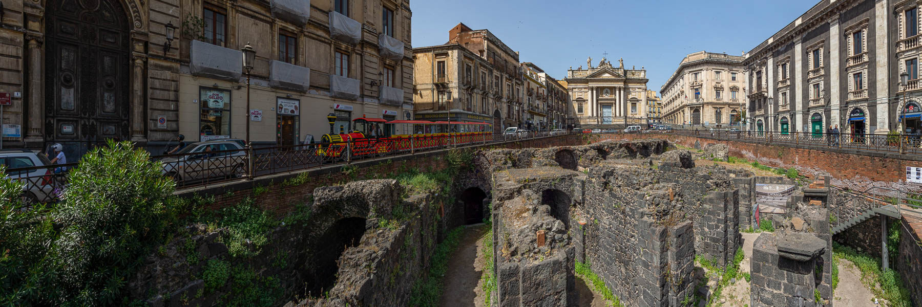 Catane : amphithéâtre romain et église San Biagio