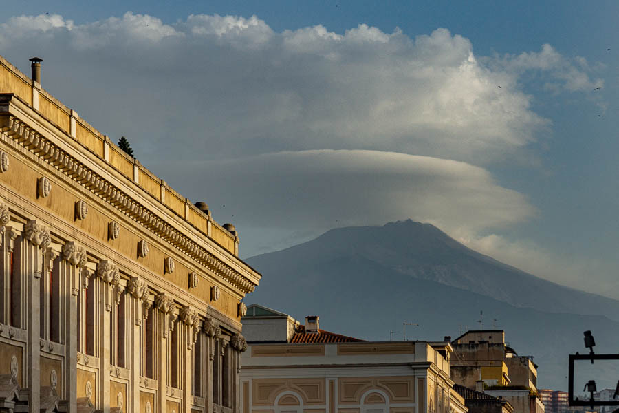 Catane : via Etnea, le volcan éponyme