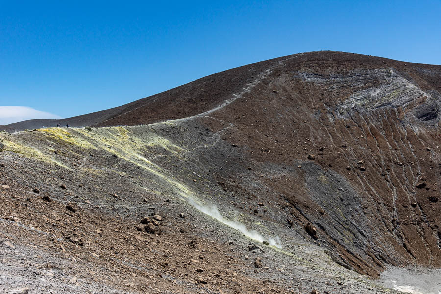 Vulcano : fumerolles et sommet du volcan