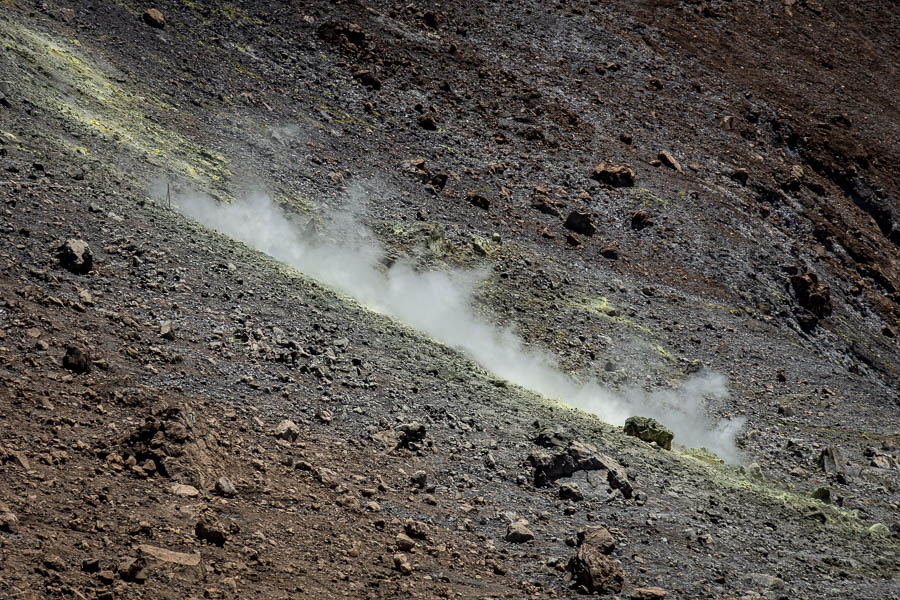 Vulcano : fumerolles et sommet du volcan