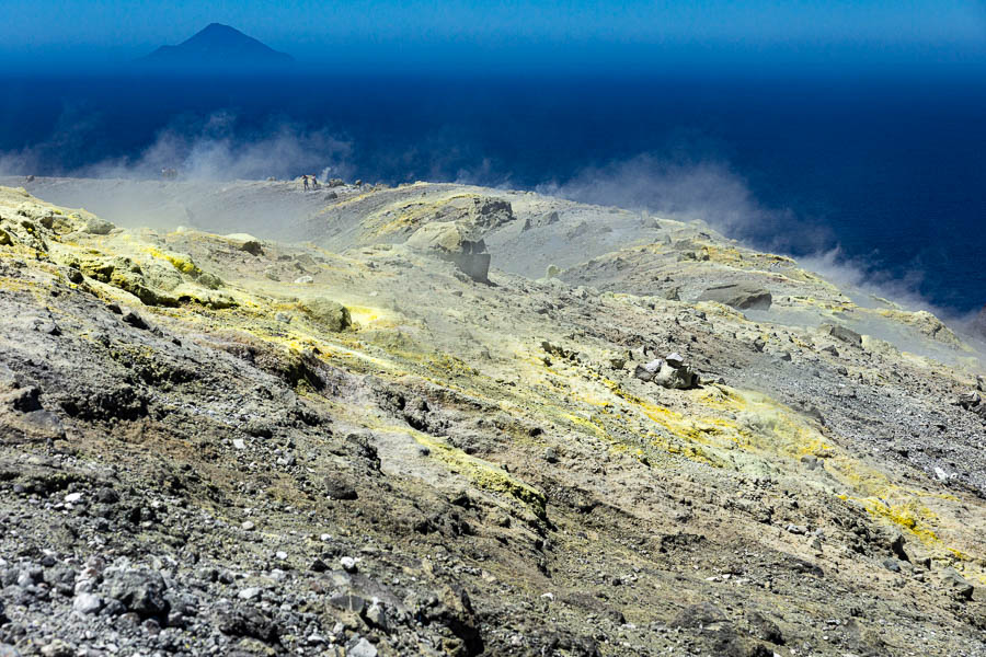 Cratère du Vulcano : fumerolles soufrées