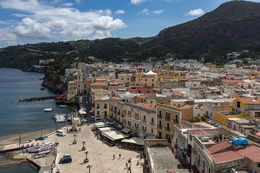 Lipari : piazza Ugo di Sant'Onofrio