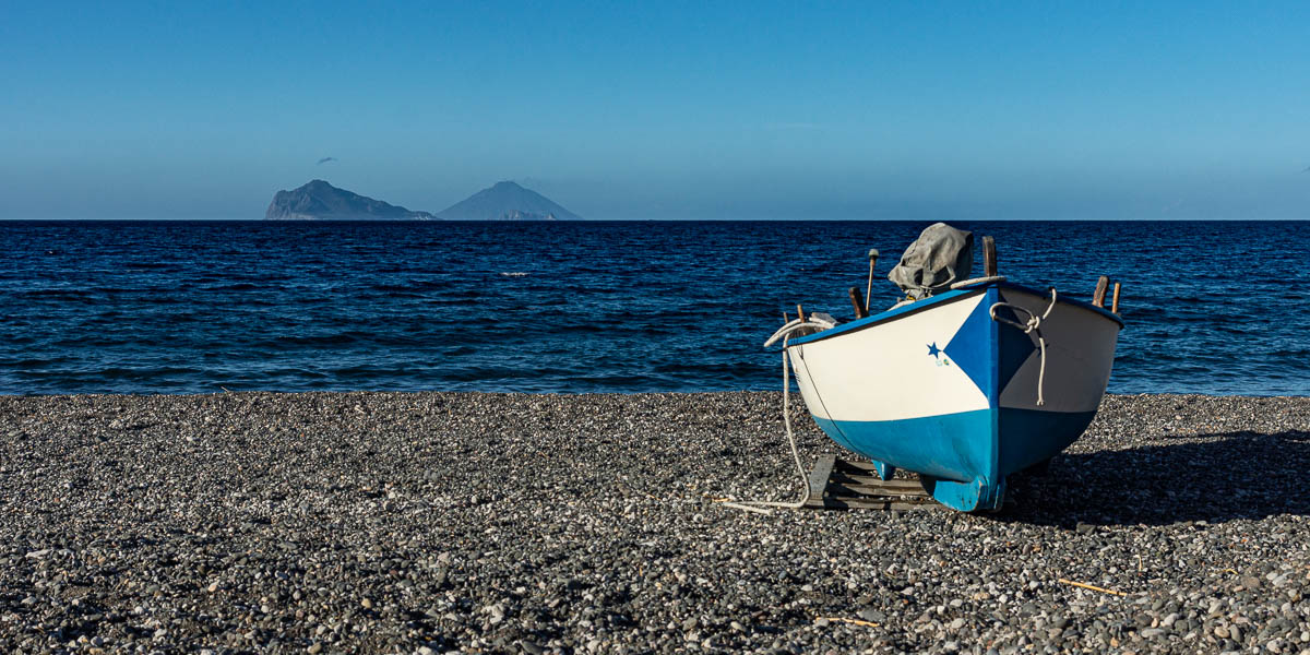 Lipari : plage de Canneto, Panarea et Stromboli