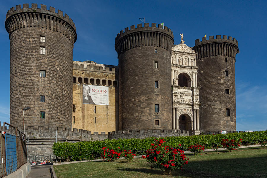 Naples : Castel Nuovo