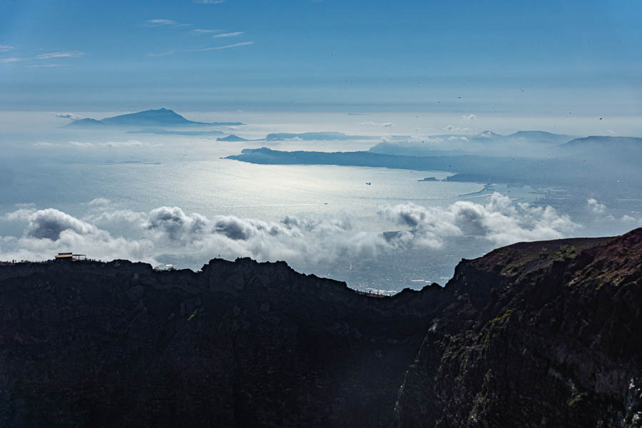 Vésuve : vue vers Ischia et le port de Naples