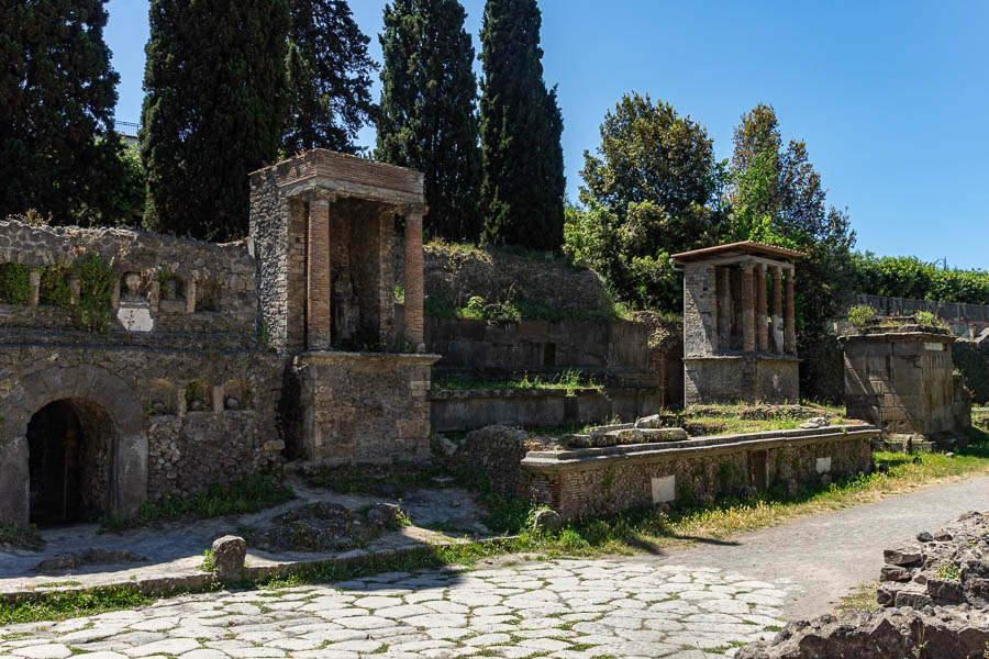 Pompéi : porte Nocera, nécropole