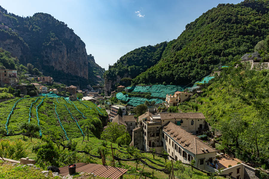 Amalfi : vallée des moulins, citronniers