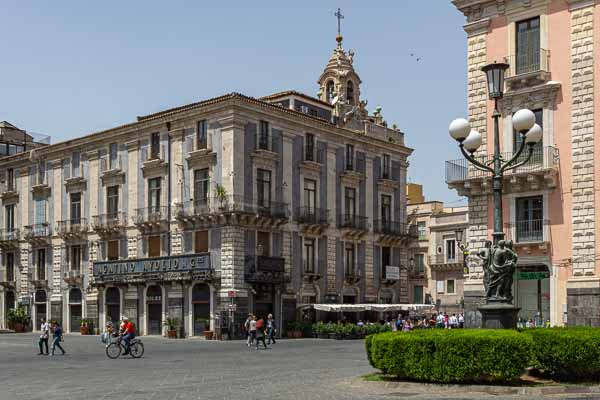 Catane : piazza dell'Università