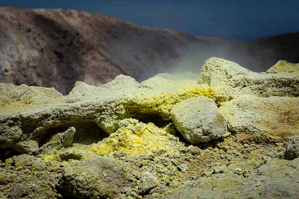 Cratère du Vulcano : fumerolles soufrées