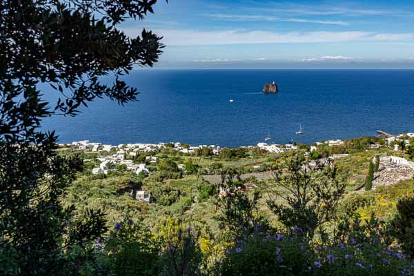 Village de Stromboli et Strombolicchio