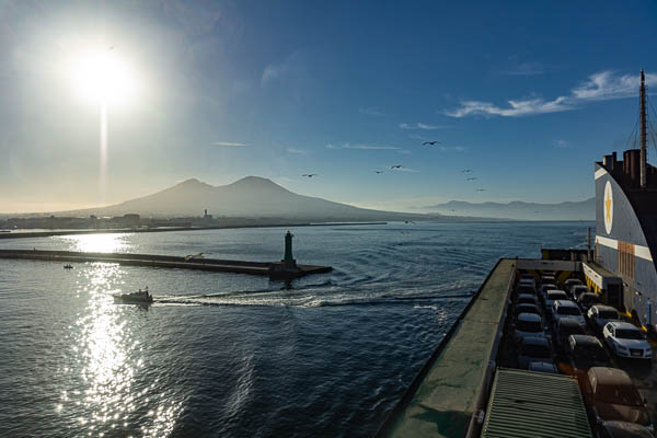 Port de Naples et Vésuve