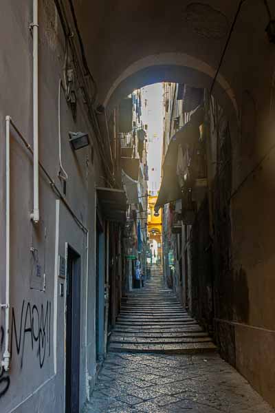 Naples : pendino Santa Barbara