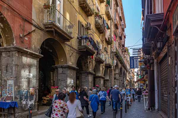 Naples : via dei Tribunali