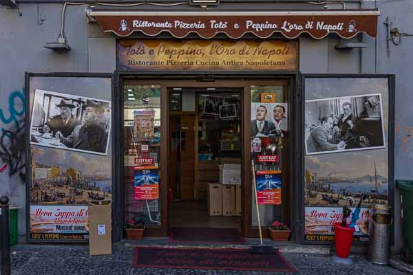 Naples : pizzeria