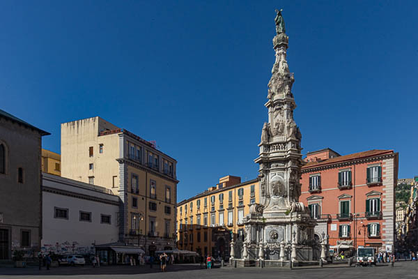 Naples : piazza del Gesû Nuovo