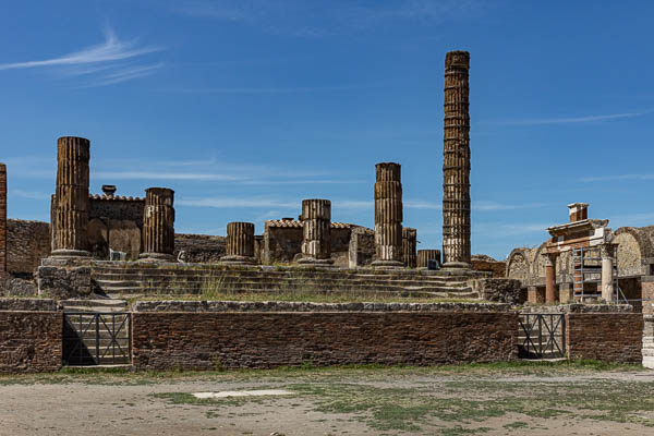 Pompéi, forum : temple de Jupiter