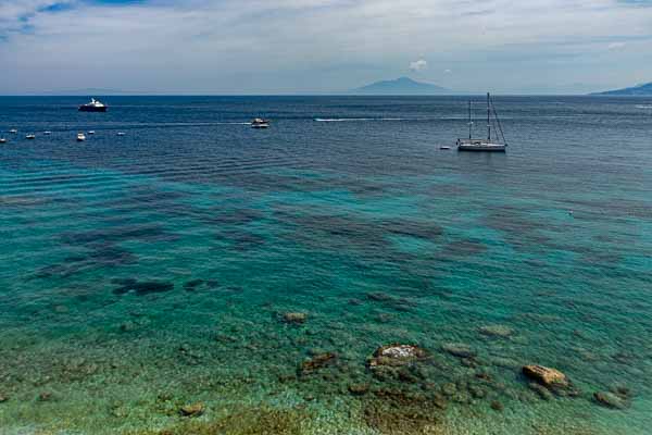 Capri : vue vers le Vésuve
