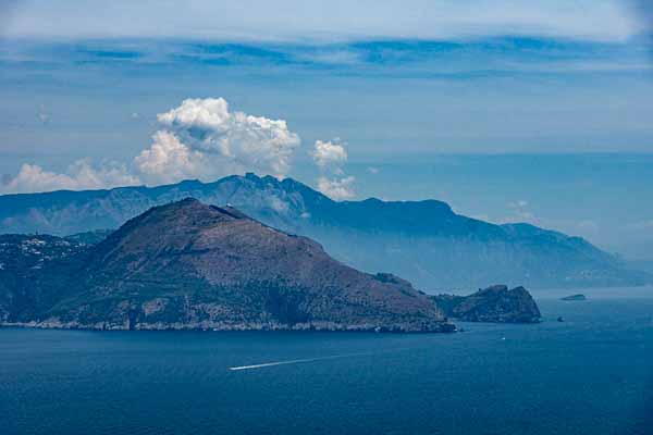 Capri : vue vers la péninsule de Sorrente et la Molare