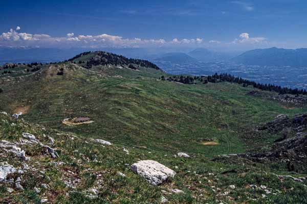 Le Grand Crêt d'Eau, crêt de la Goutte, 1621 m, vue vers le sud