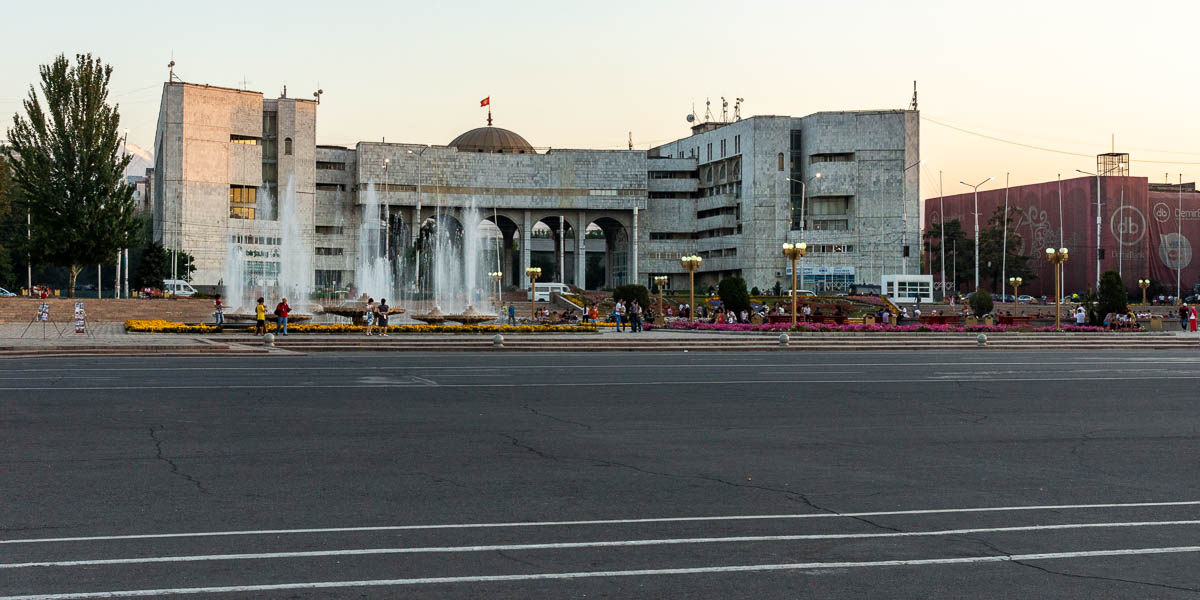 Bichkek : place Ala-Too, mairie