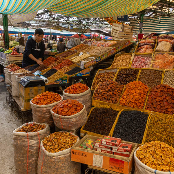 Bichkek : Osh Bazar, fruits secs
