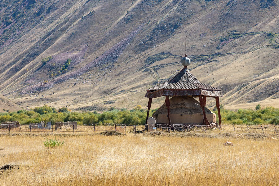 Village de Kojomkul : mémorial du héros éponyme